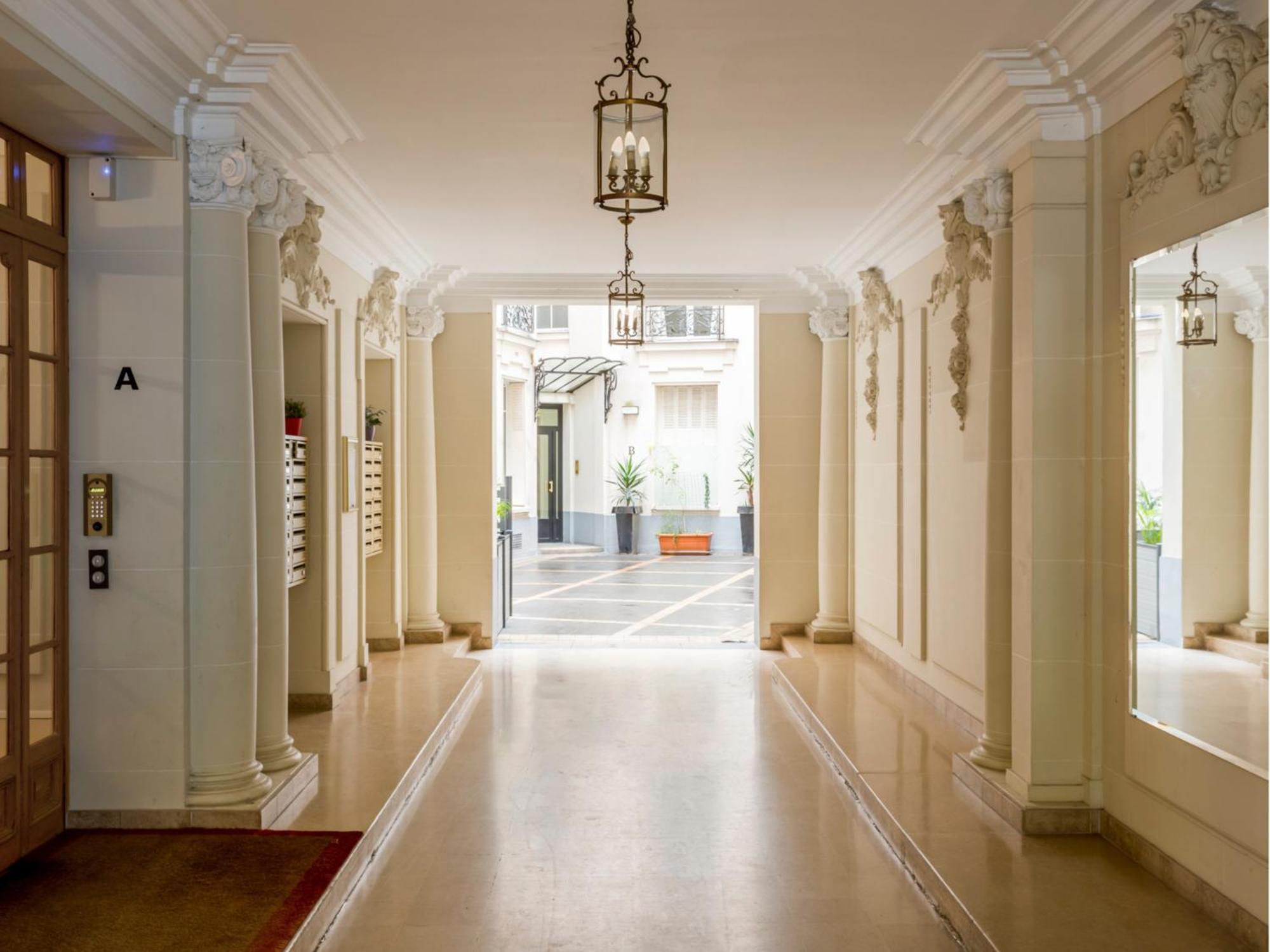 Cozy Apartment - Champs Elysees - Wagram パリ エクステリア 写真